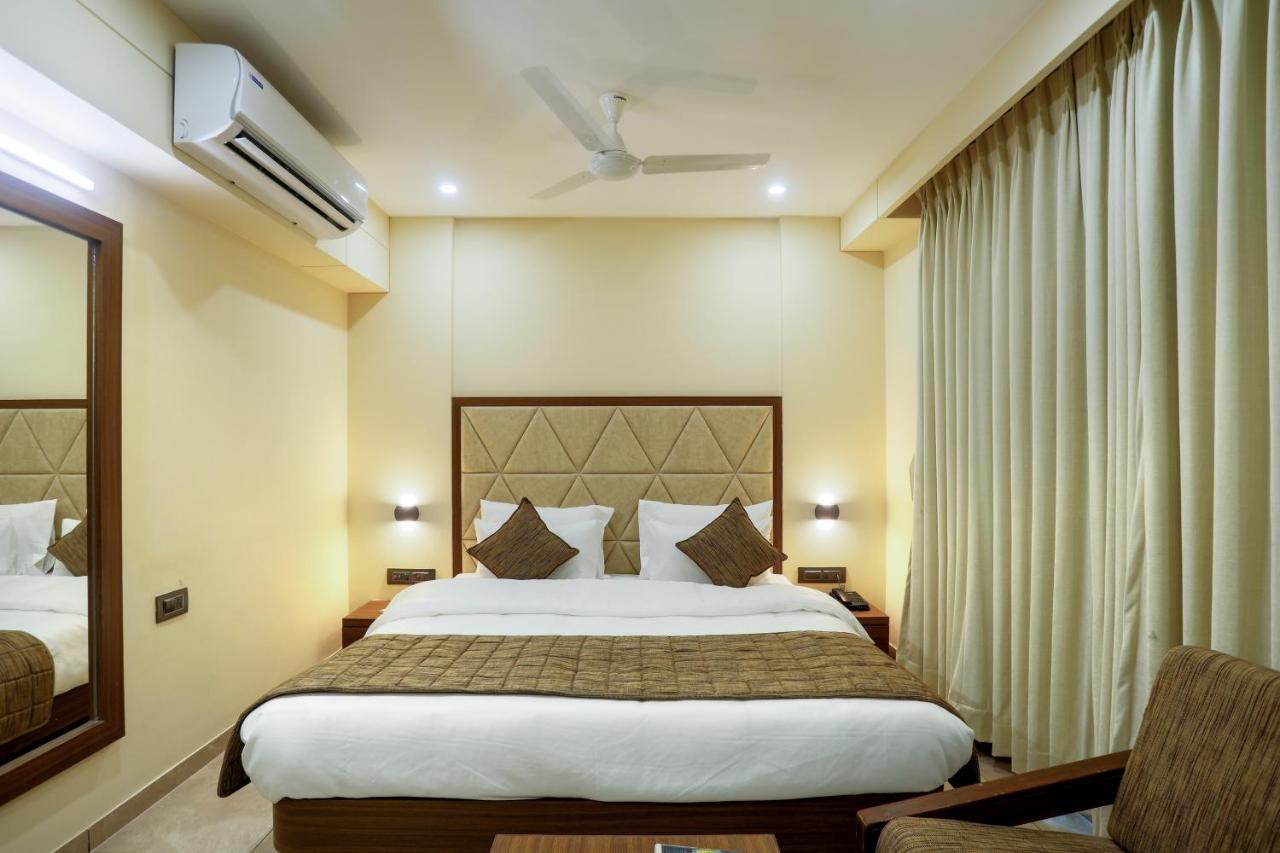 Hotel Kavery Rajkot Exterior foto