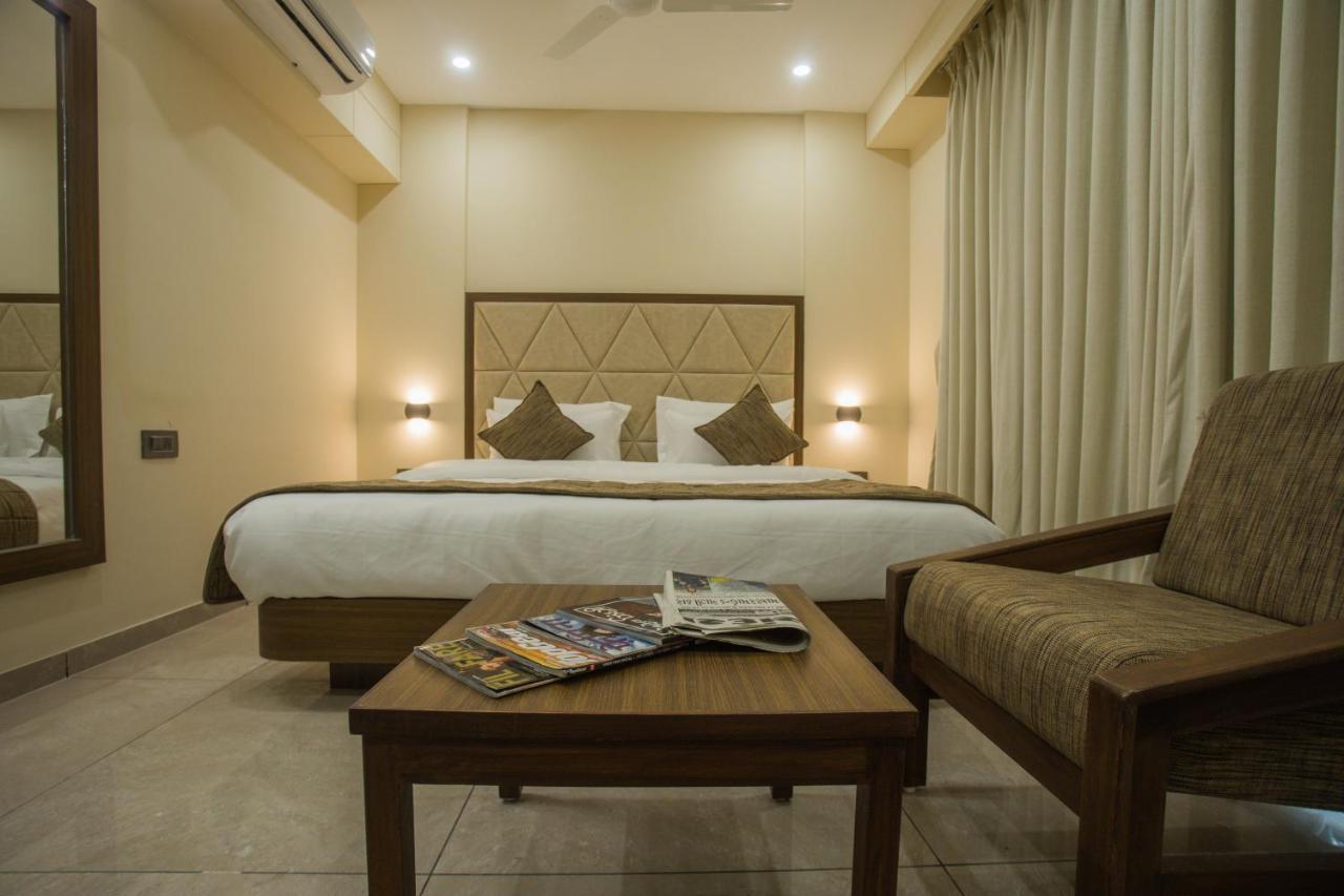 Hotel Kavery Rajkot Exterior foto