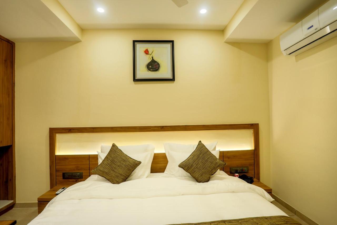 Hotel Kavery Rajkot Exterior foto