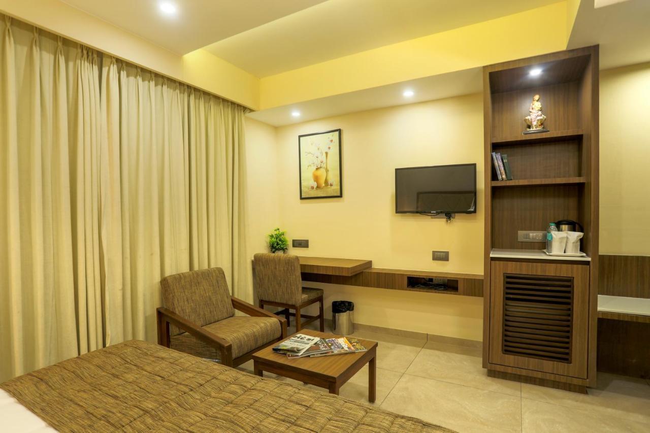 Hotel Kavery Rajkot Exterior foto