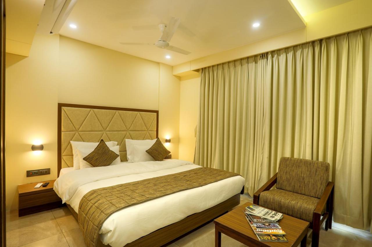 Hotel Kavery Rajkot Exterior foto