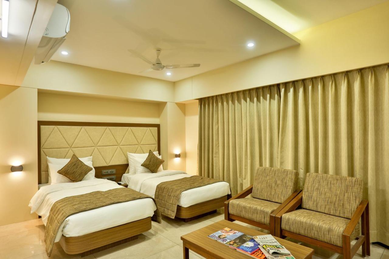 Hotel Kavery Rajkot Exterior foto
