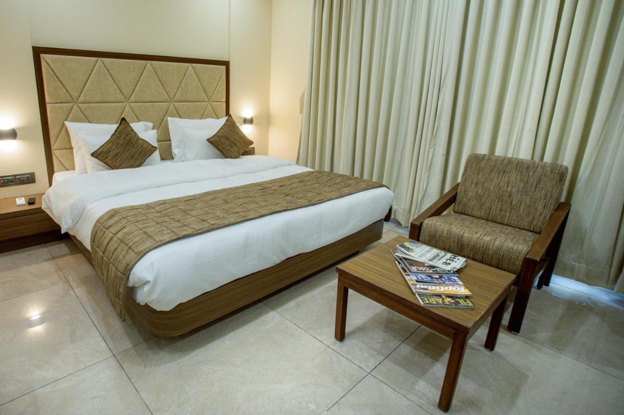 Hotel Kavery Rajkot Exterior foto