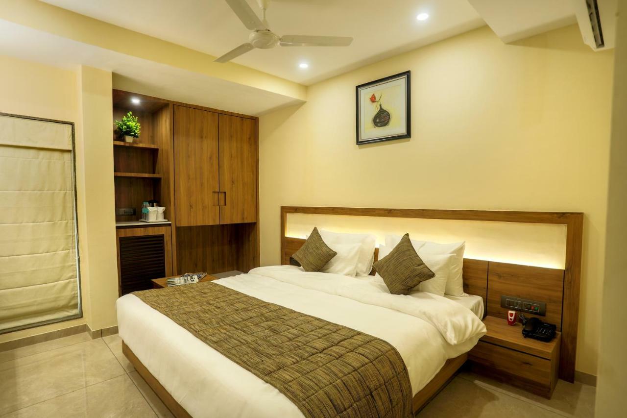Hotel Kavery Rajkot Exterior foto