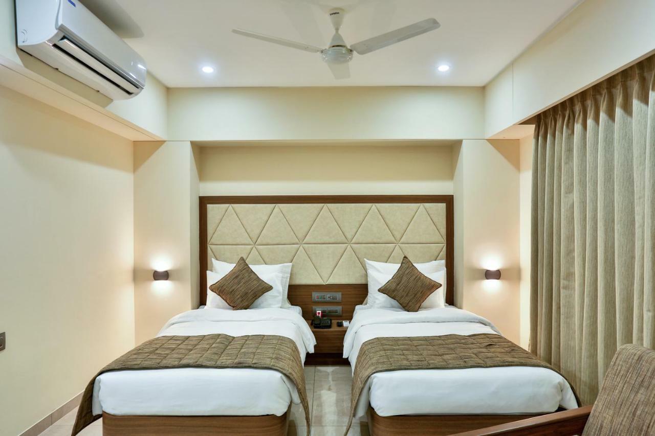 Hotel Kavery Rajkot Exterior foto