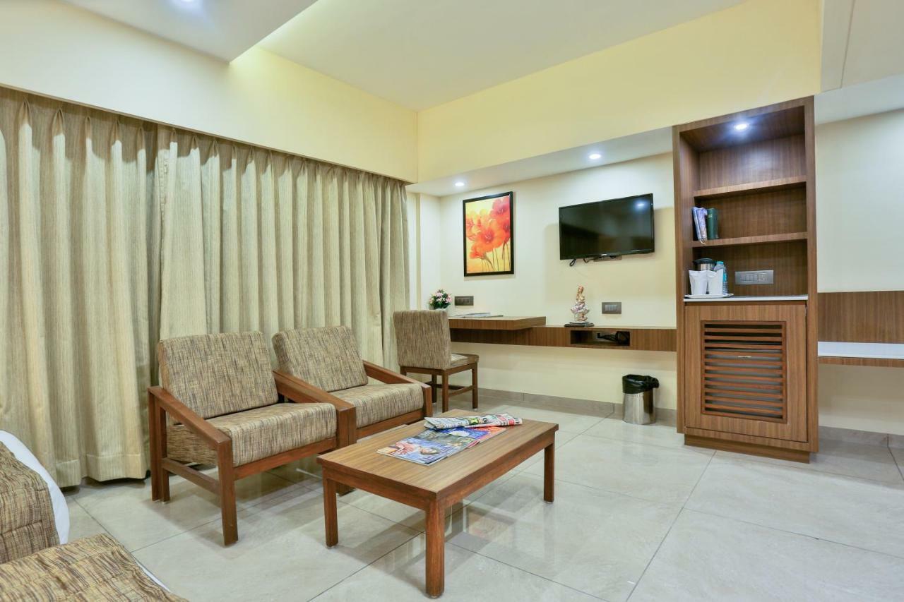 Hotel Kavery Rajkot Exterior foto